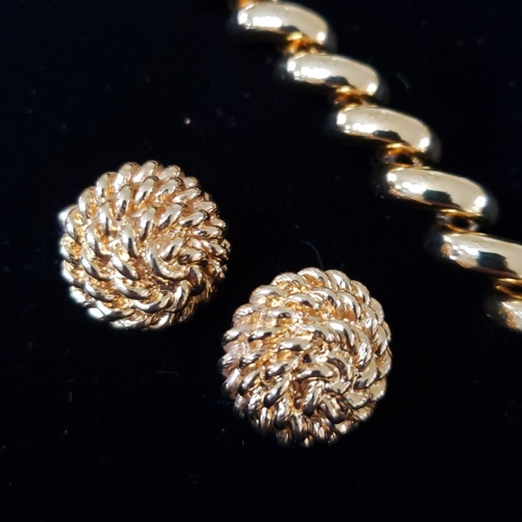 VTG Monet gold dipped classic rope curl earrings - Picture 2 of 6